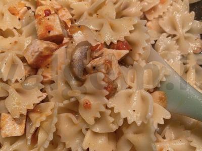 Farfalle su vištiena ir grybais Žingsnis 7