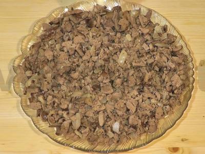 Salotos su vištienos kepenėlėmis ir marinuotais agurkais Žingsnis 4