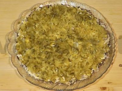 Salotos su vištienos kepenėlėmis ir marinuotais agurkais Žingsnis 5