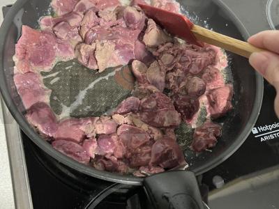 Vištienos kepenėlės grietinėje Žingsnis 3