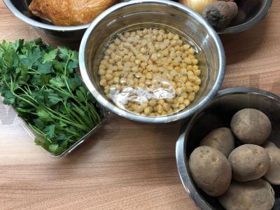 Avinžirnių sriuba su rūkyta mėsa Žingsnis 1