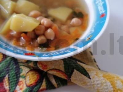 Avinžirnių sriuba su rūkyta mėsa pagrindine nuotrauka