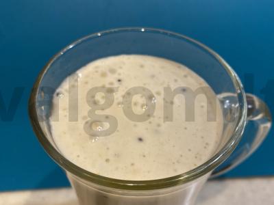 Pieno kokteilis su bananais, kiviais ir ledais Žingsnis 5