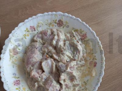 Vištiena su moliūgų gabalėliais po majonezo ir česnako švelniu padažu Žingsnis 1