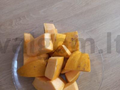 Vištiena su moliūgų gabalėliais po majonezo ir česnako švelniu padažu Žingsnis 2