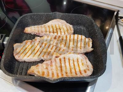 Sultingi kiaulienos kepsniai ant grilio keptuvės Žingsnis 2