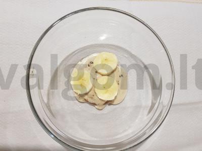 Kavos desertas iš avižinių sausainių ir bananų Žingsnis 5
