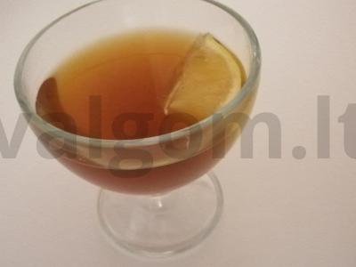 Brendžio gėrimas su cukraus pudra pagrindine nuotrauka