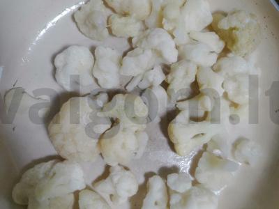 Žiedinių kopūstų omletas su sūriu Žingsnis 1