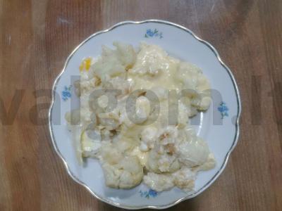 Žiedinių kopūstų omletas su sūriu pagrindine nuotrauka