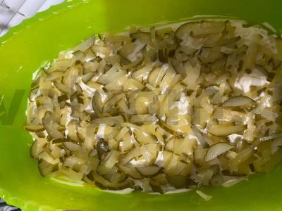 Salotos su marinuotomis opiatais ir rūkyta vištiena Žingsnis 2