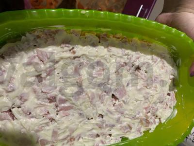 Salotos su marinuotomis opiatais ir rūkyta vištiena Žingsnis 3