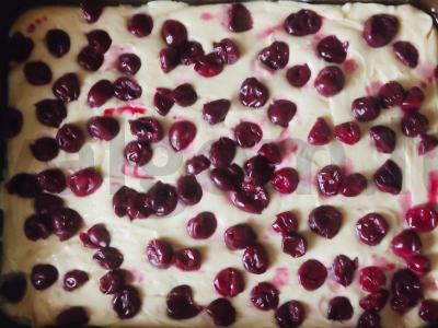 Pjaustytų vyšnių pyragas "Cherry Delight Žingsnis 3