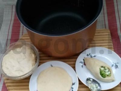 Kiaušinių ir svogūnų paplotėliai multicooker keptuvėje Žingsnis 2