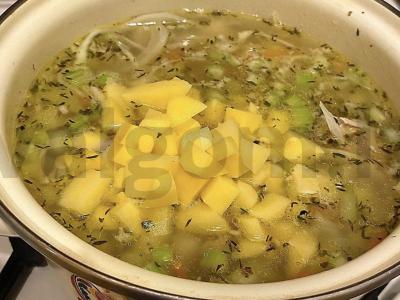 Vištienos sriuba su marinuotais agurkais Žingsnis 2