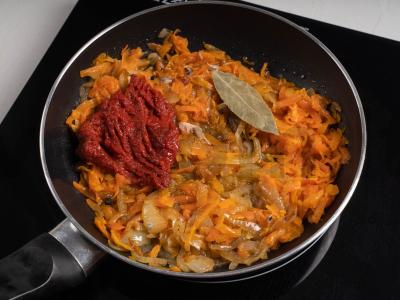 Žuvies salotos su pomidorų pasta žiemai Žingsnis 3