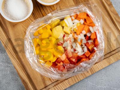 Pomidorų ir pipirų troškinys rankovėje Žingsnis 3