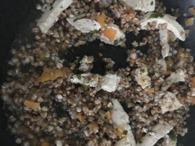 Grikiai su vištiena PP svorio metimui Žingsnis 5
