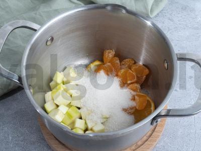 Cukinijų, mandarinų ir apelsinų kompotas Žingsnis 1