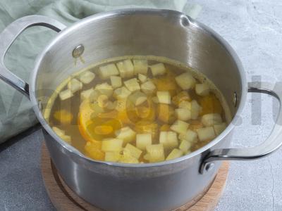 Cukinijų, mandarinų ir apelsinų kompotas Žingsnis 2