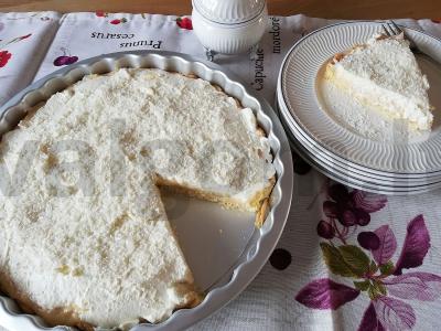 Vanilinis pyragas su kokosų kremu pagrindine nuotrauka