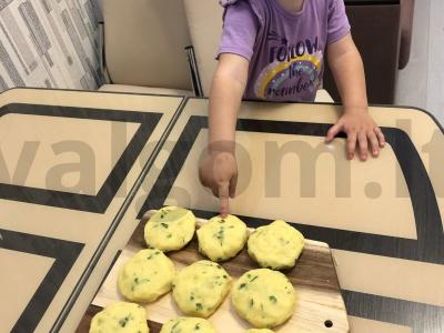 Bulvių zrazy su sūriu ir svogūnais Žingsnis 4