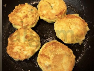 Bulvių zrazy su sūriu ir svogūnais Žingsnis 6