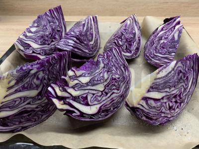 Raudonųjų kopūstų kepsniai su "Tom Yum" padažu Žingsnis 1