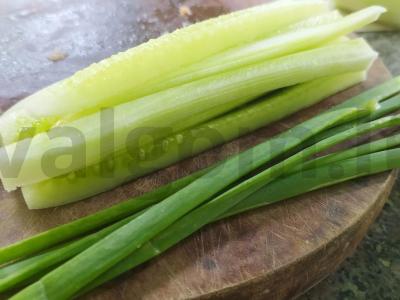 Suktinukai su lašiša ir žaliaisiais svogūnais Žingsnis 2