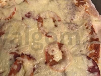 Sūrio pica pagrindine nuotrauka