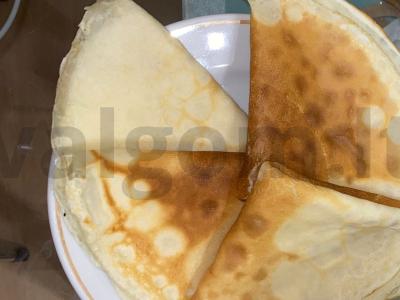 Labai purūs ir skanūs blyneliai su grietine pagrindine nuotrauka