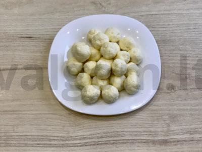 Užkandžių sūrio rutuliukai su dviejų rūšių sūriu Žingsnis 3