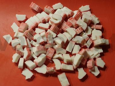 Salotos su krabų lazdelėmis ir pupelėmis Žingsnis 1