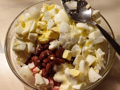 Salotos su krabų lazdelėmis ir pupelėmis Žingsnis 2