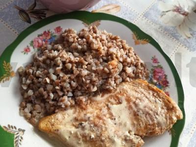 Vištienos filė grietinės padaže pagrindine nuotrauka