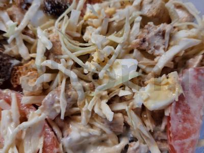 Cezario salotos su vištienos filė ir kopūstais pagrindine nuotrauka