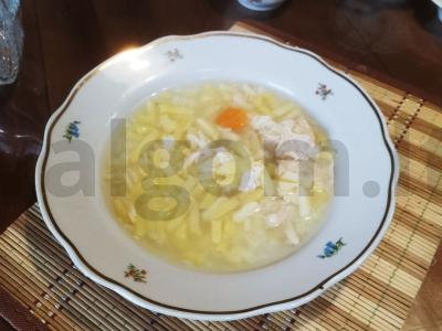 Vištienos sriuba vaikams pagrindine nuotrauka