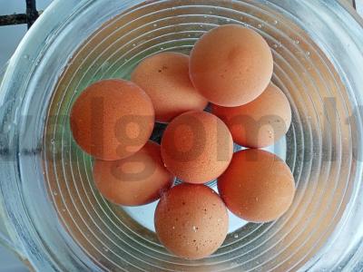 Sluoksniuotos salotos su vištienos filė ir žemės riešutais Žingsnis 3