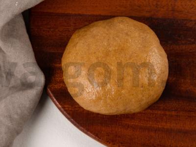 Kaip pasigaminti imbieru glazūruotų meduolių Žingsnis 1