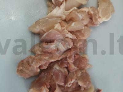 Vištienos troškinys su raudonosiomis pupelėmis Žingsnis 1