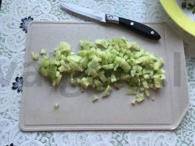 Lengvos Olivier salotos su grietine Žingsnis 2