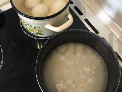 Krabų salotos su porcijomis Žingsnis 1