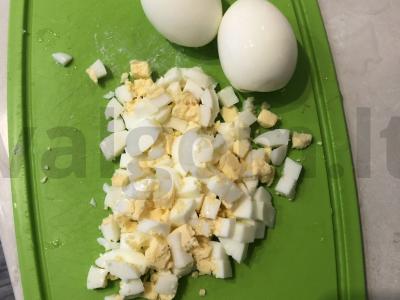 Krabų salotos su porcijomis Žingsnis 2