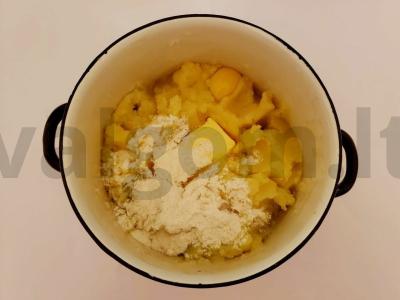 Bulviniai blyneliai džiūvėsėliuose Žingsnis 1
