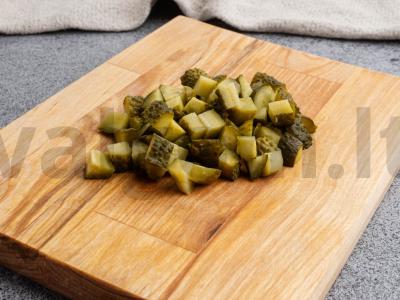 Salotos su raudona žuvimi ir agurkais Žingsnis 1