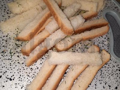 Česnakiniai skrebučiai su aštriais prieskoniais Žingsnis 3