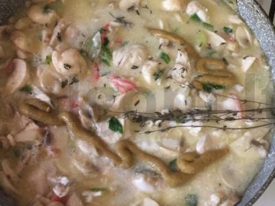 Prancūziškas vištienos troškinys pagrindine nuotrauka