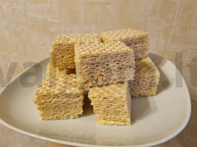 Vaflinis pyragas su kondensuotu pienu pagrindine nuotrauka