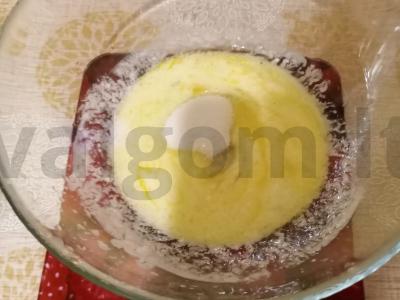 Pyragas be atostogų su šaldytais obuoliais Žingsnis 1