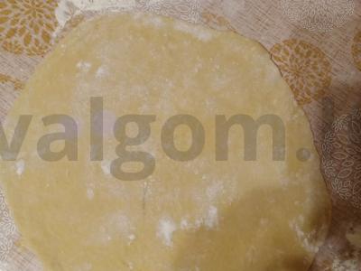 Pyragas be atostogų su šaldytais obuoliais Žingsnis 2